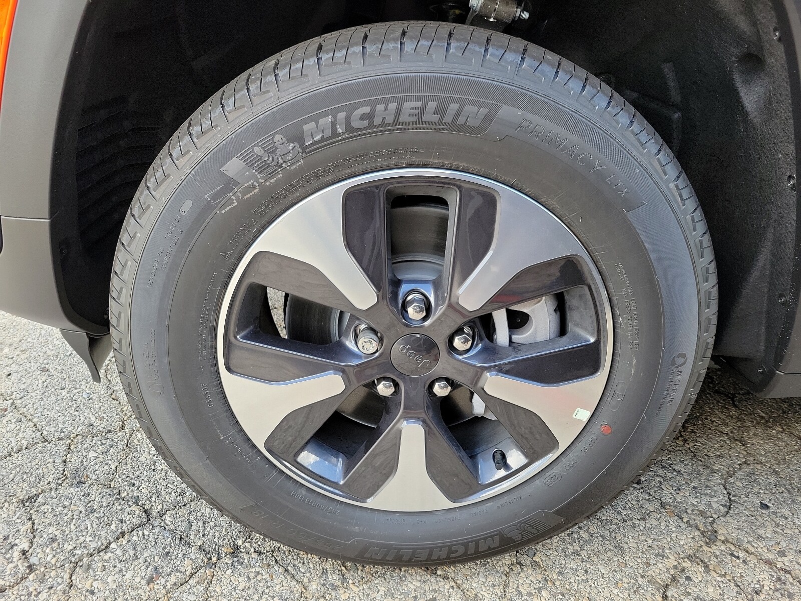 2023 Jeep Cherokee Sport photo 4