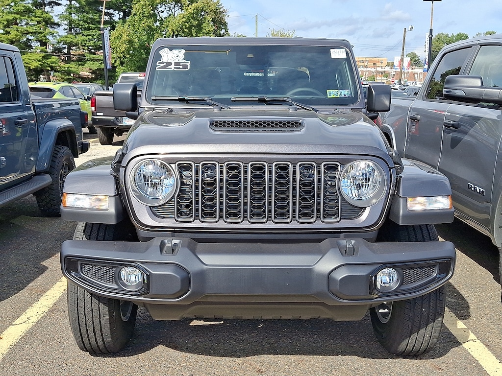 New 2025 Jeep Gladiator SPORT S 4X4 Pickup