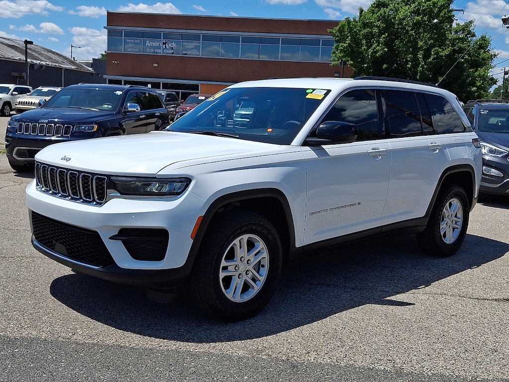 Used 2024 Jeep Grand Cherokee Laredo 4x4 Sport Utility