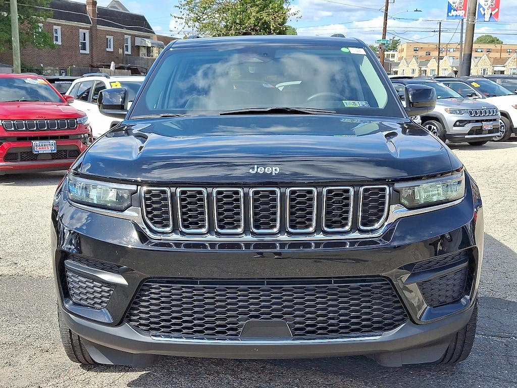 Used 2023 Jeep Grand Cherokee Laredo 4x4 Sport Utility