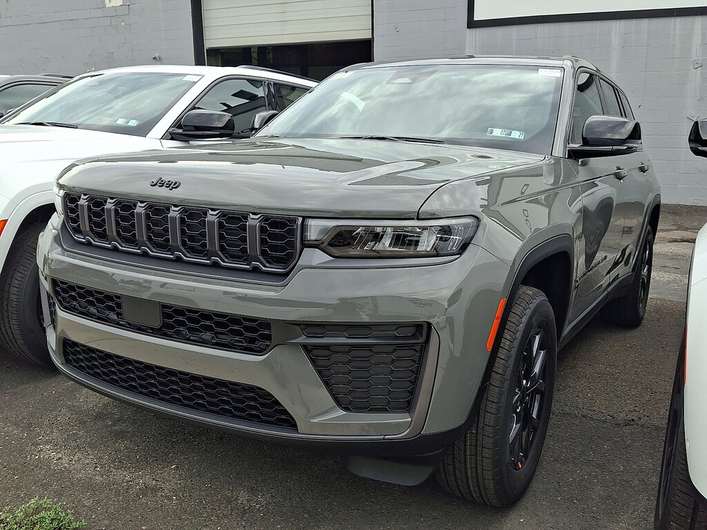 New 2027 Jeep Grand Cherokee Laredo Altitude Sport Utility