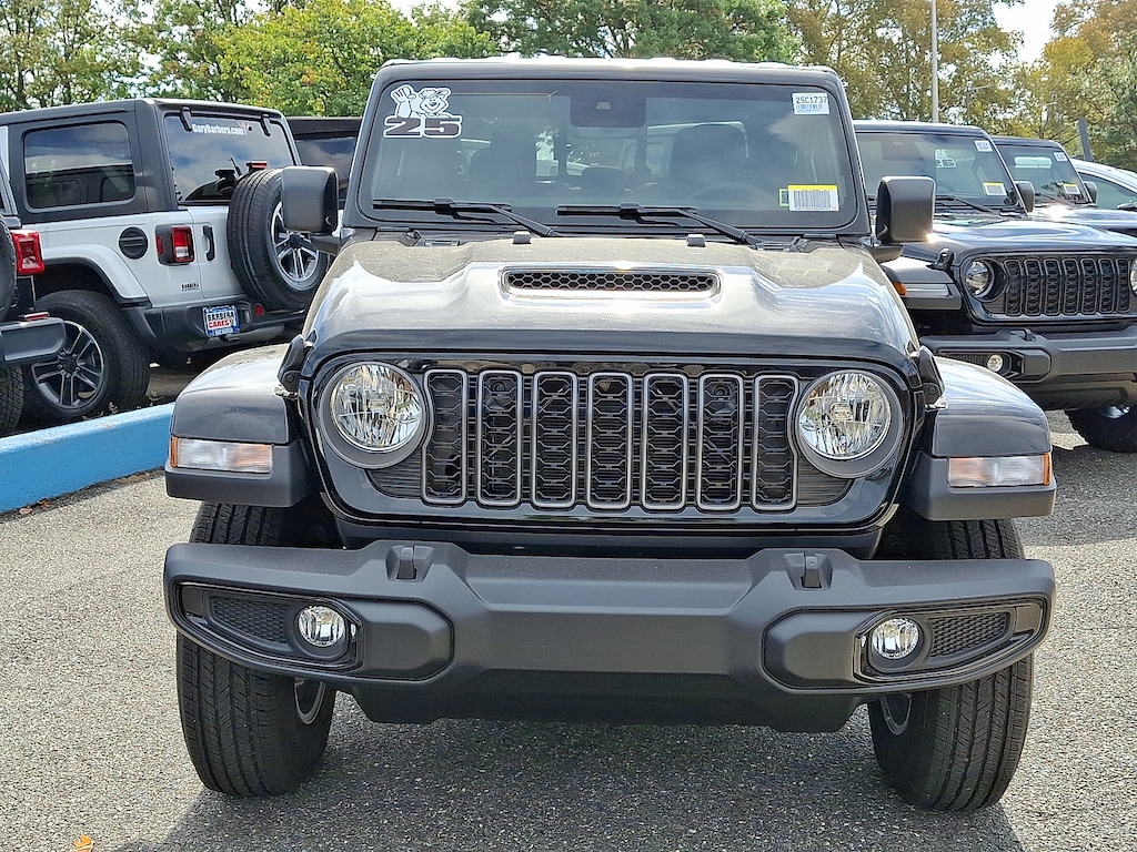 New 2025 Jeep Gladiator SPORT S 4X4 Pickup