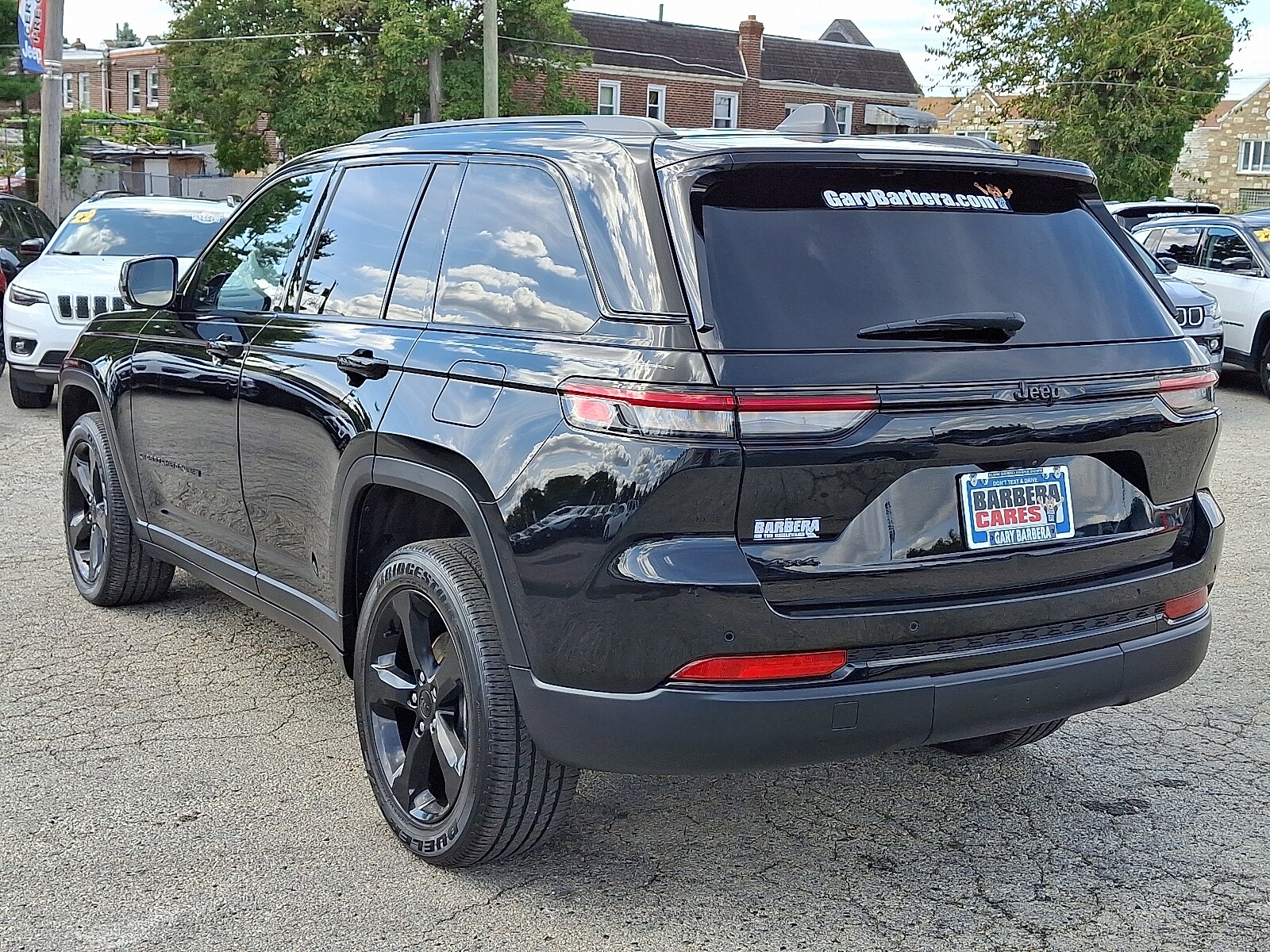 2023 Jeep Grand Cherokee Altitude photo 2