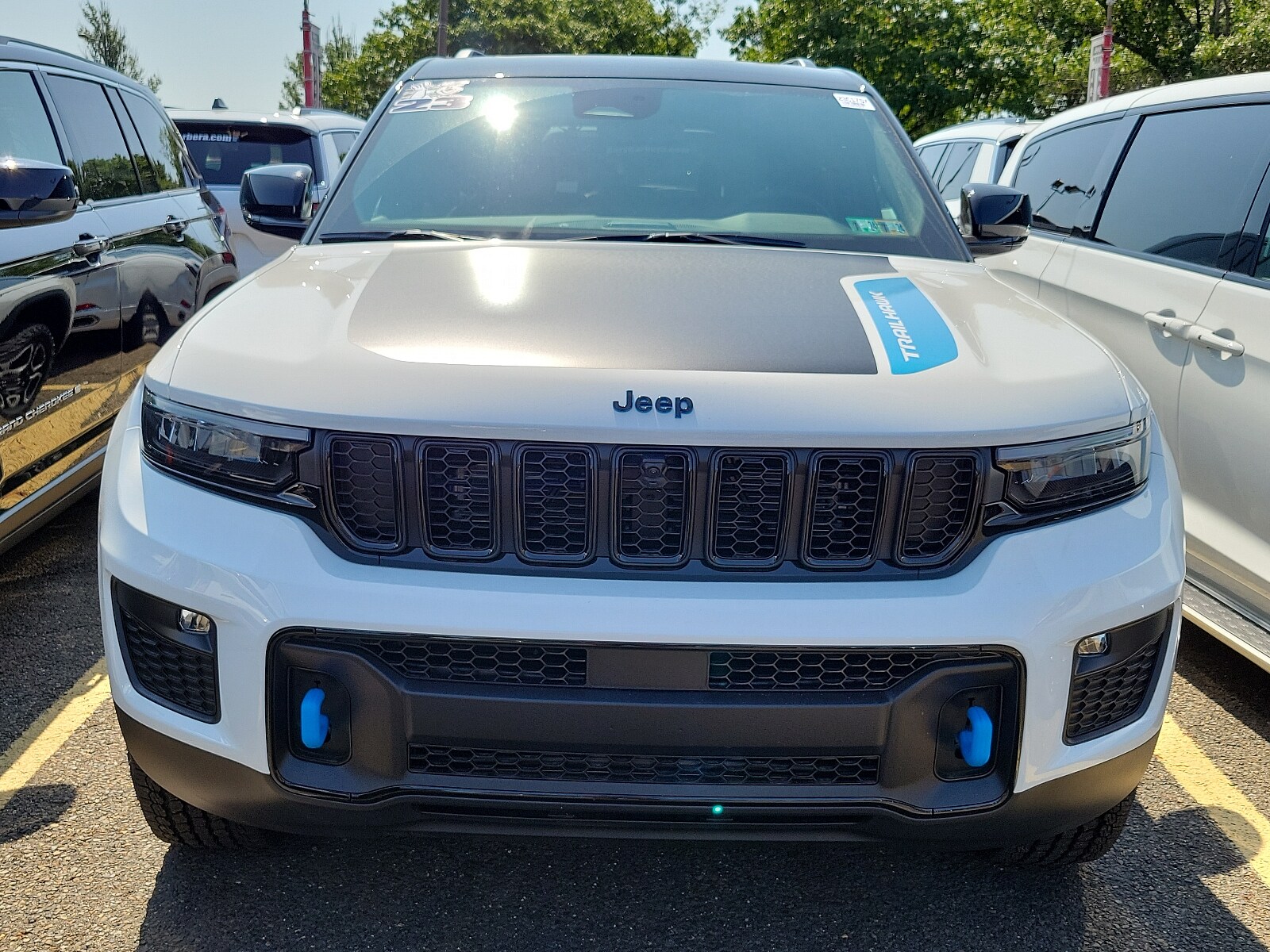 2023 Jeep Cherokee 4xe Trailhawk photo 2