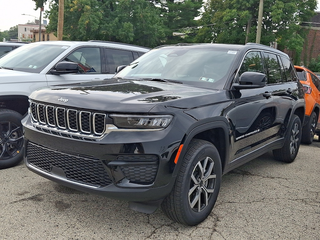 New 2027 Jeep Grand Cherokee Laredo X Sport Utility