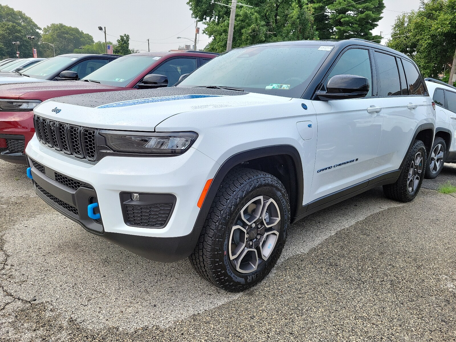 2023 Jeep Cherokee 4xe Trailhawk photo 3