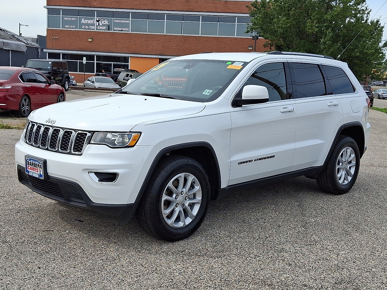2021 Jeep Grand Cherokee Laredo E photo 2