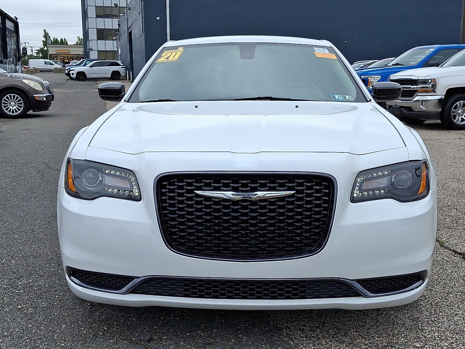 2020 Chrysler 300 Touring photo 2