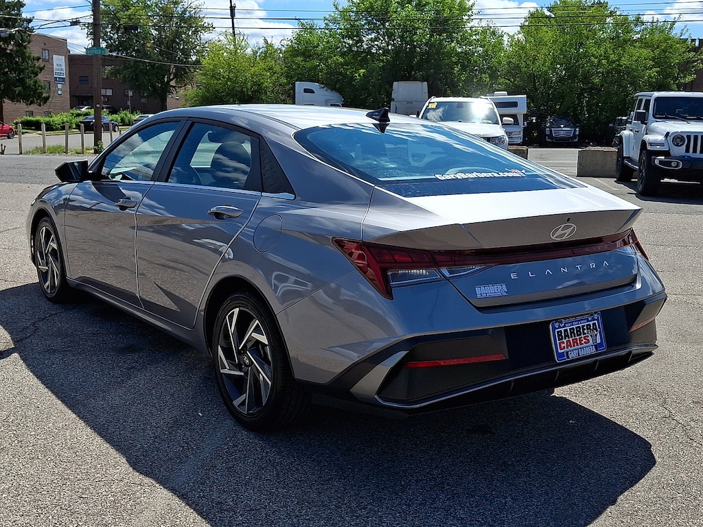 Used 2025 Hyundai Elantra SEL Convenience Sedan