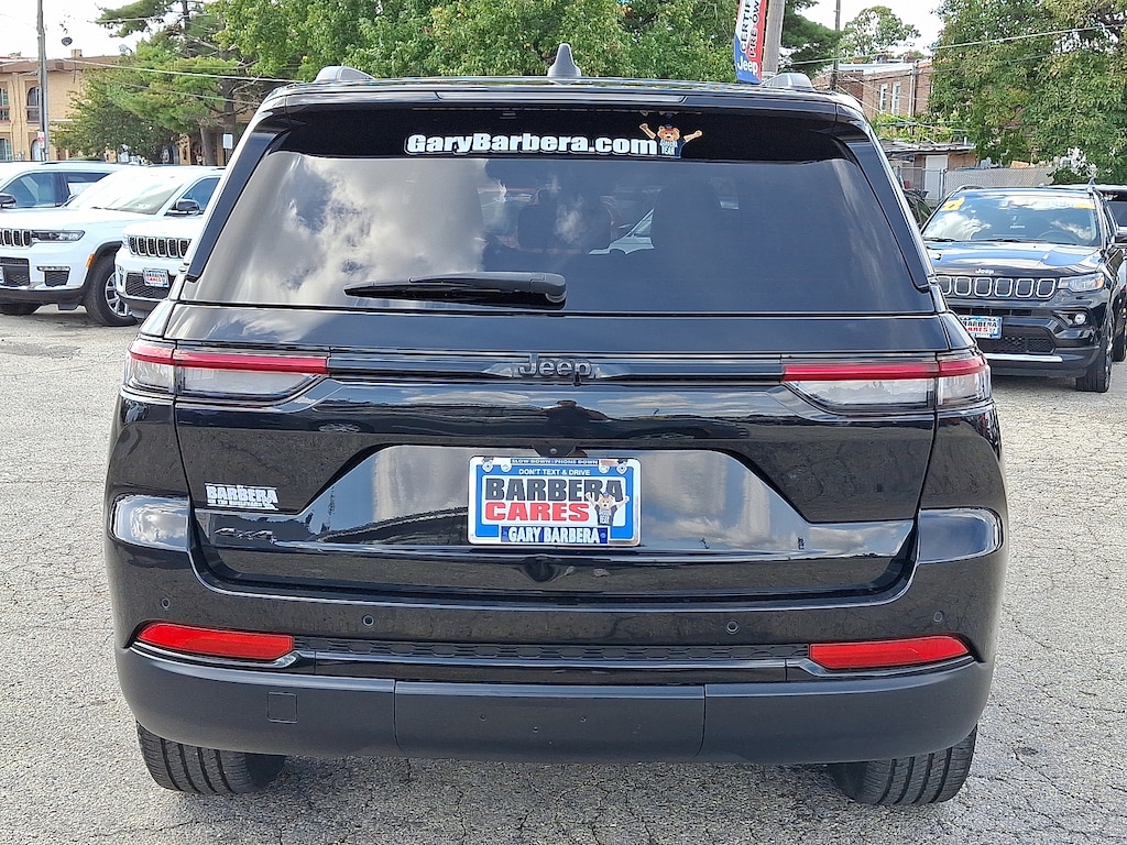 Used 2023 Jeep Grand Cherokee Altitude 4x4 Sport Utility