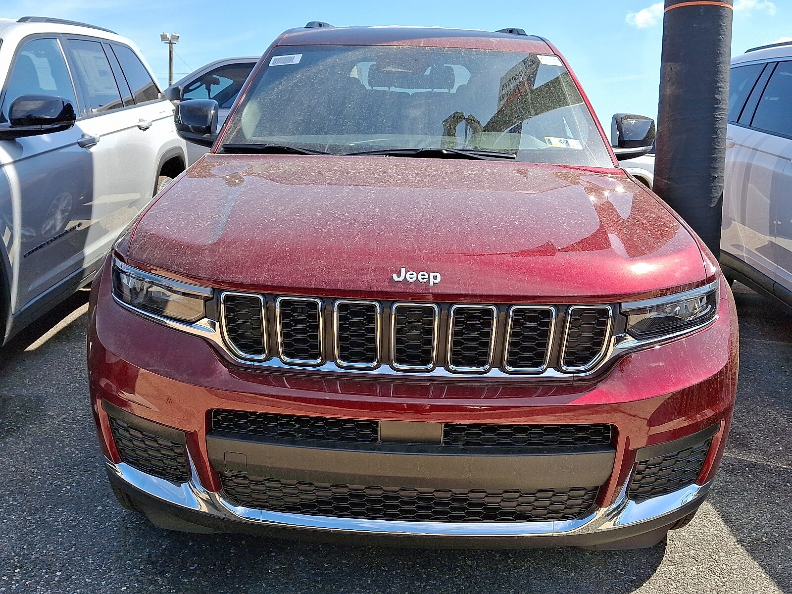 2025 Jeep Grand Cherokee Laredo photo 2
