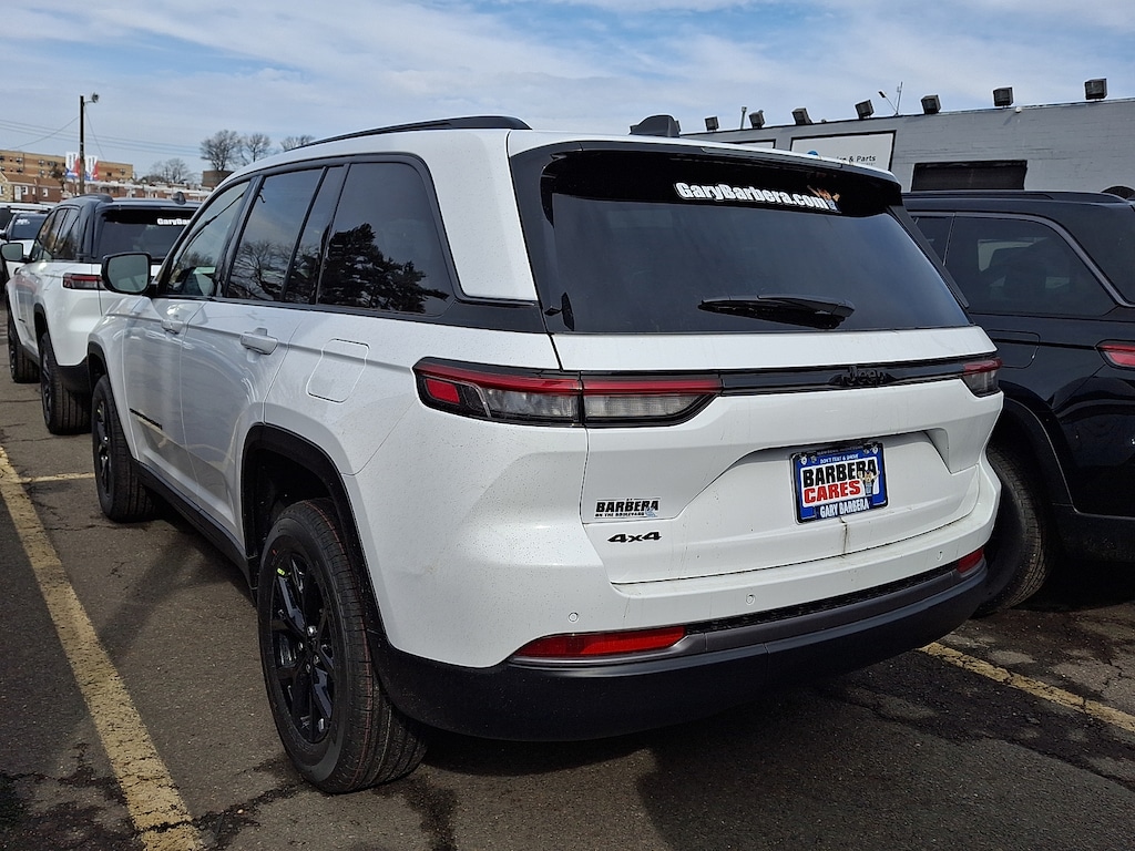 New 2026 Jeep Grand Cherokee LAREDO ALTITUDE 4X4 Sport Utility