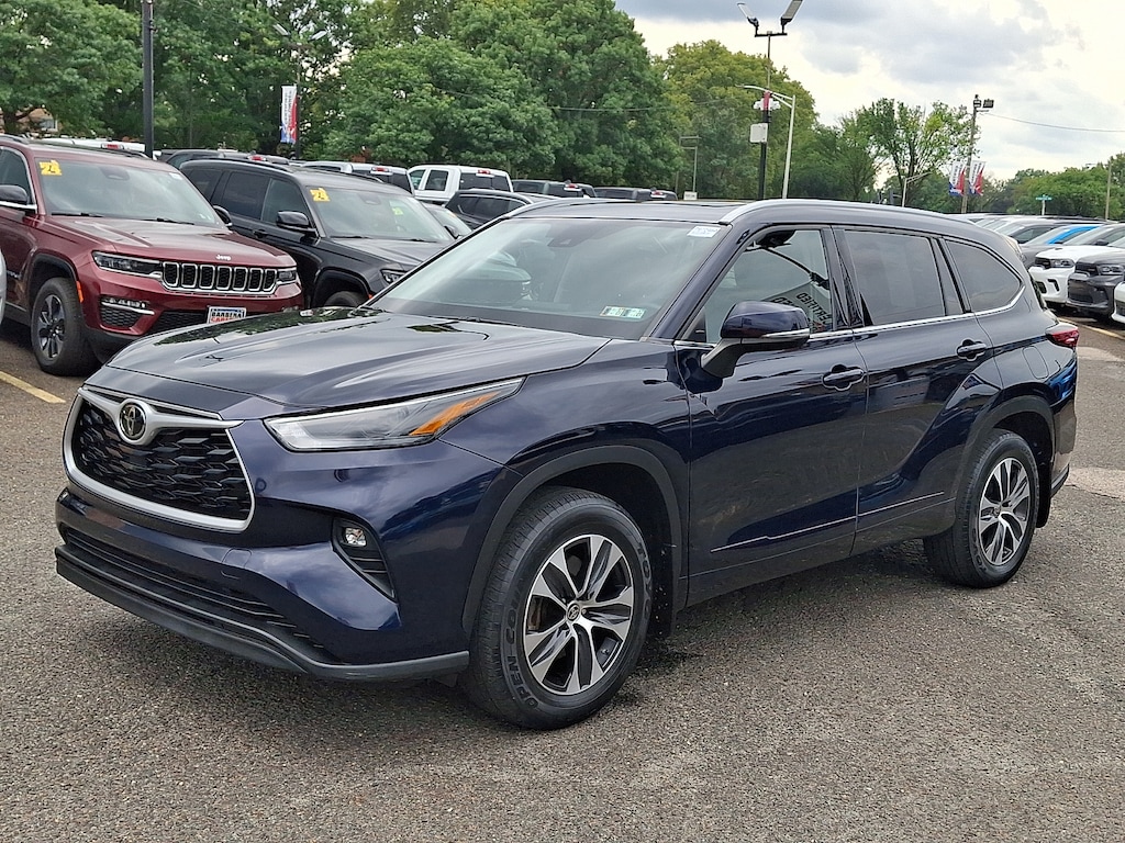Used 2022 Toyota Highlander XLE Sport Utility