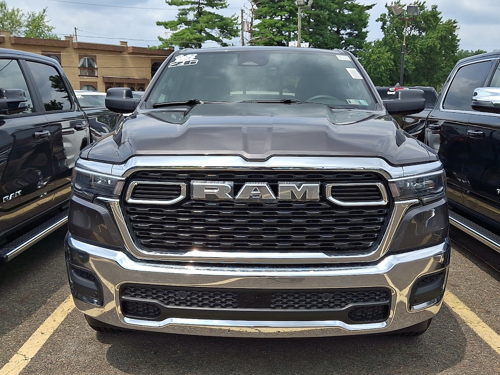 New 2026 Ram 1500 TRADESMAN CREW CAB 4X4 5'7 BOX Pickup