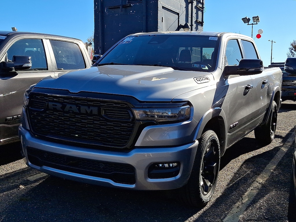 New 2025 Ram 1500 LONE STAR CREW CAB 4X4 5'7 BOX Pickup