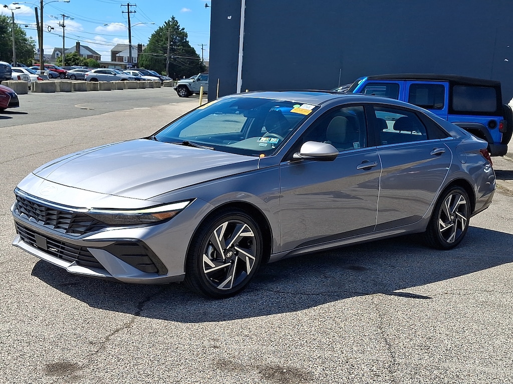 Used 2025 Hyundai Elantra SEL Convenience Sedan