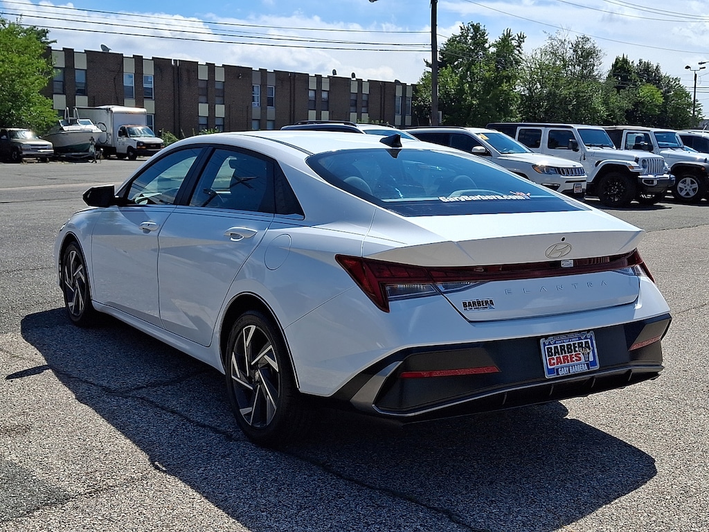 Used 2025 Hyundai Elantra SEL Convenience Sedan
