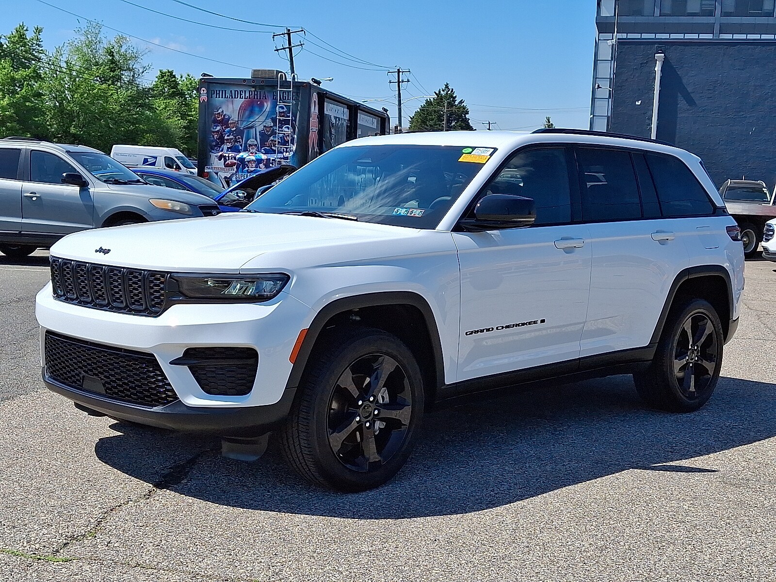 2023 Jeep Grand Cherokee Altitude photo 3