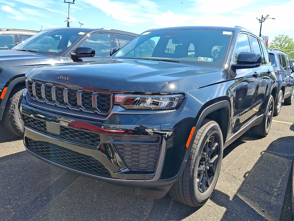 New 2026 Jeep Grand Cherokee LAREDO ALTITUDE 4X4 Sport Utility