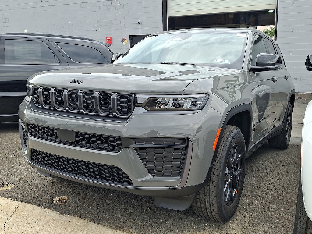 New 2027 Jeep Grand Cherokee Laredo Altitude Sport Utility