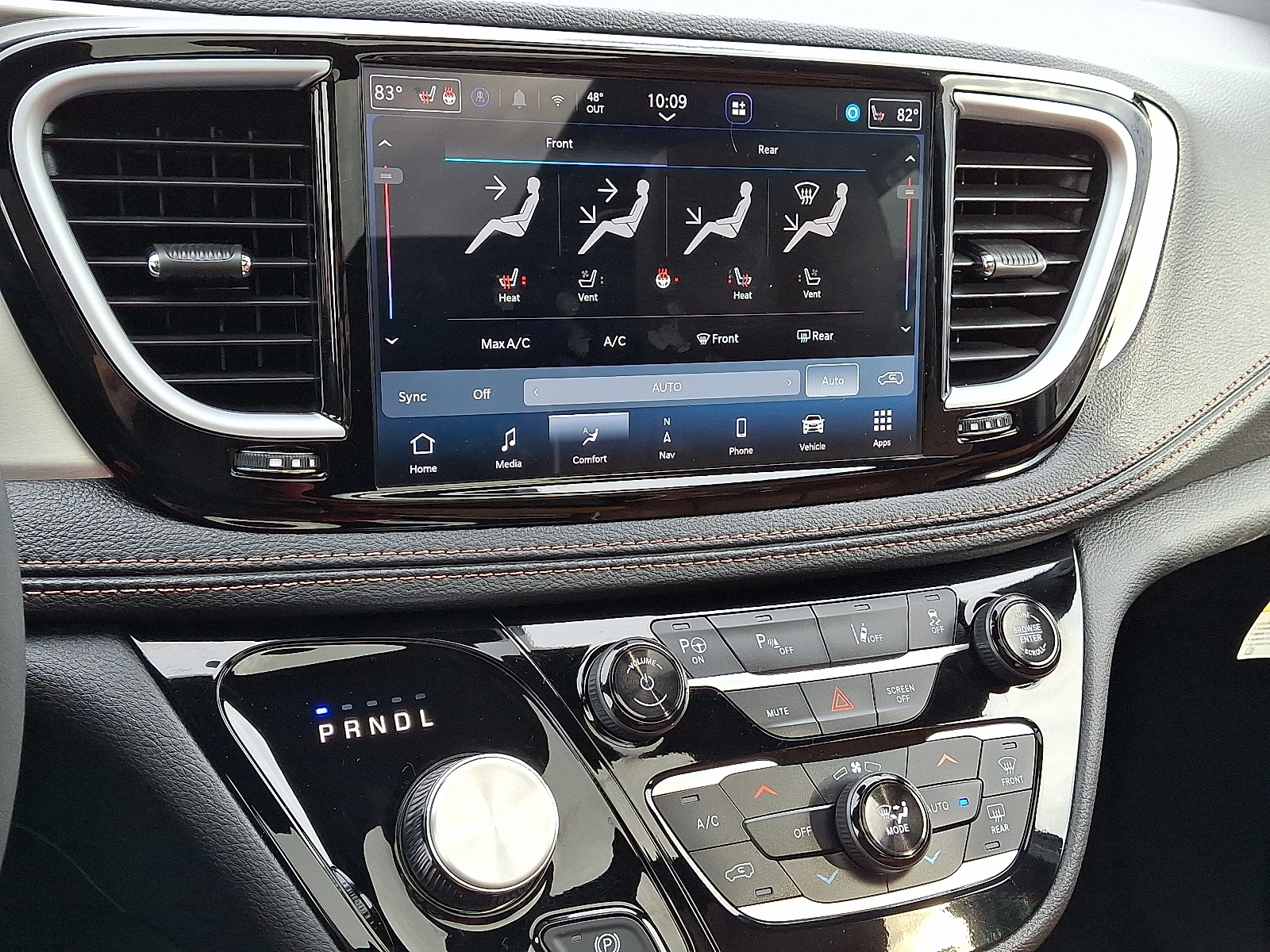 2024 Chrysler Pacifica PHEV Pinnacle - Photo 16