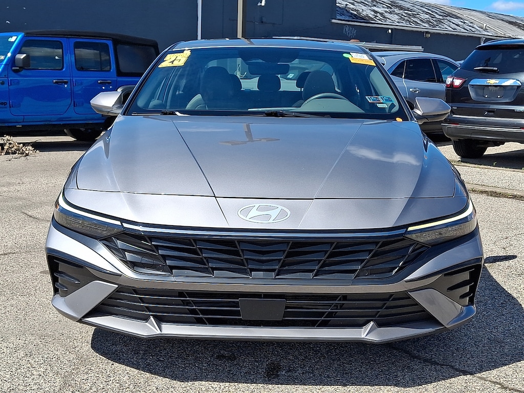 Used 2025 Hyundai Elantra SEL Convenience Sedan