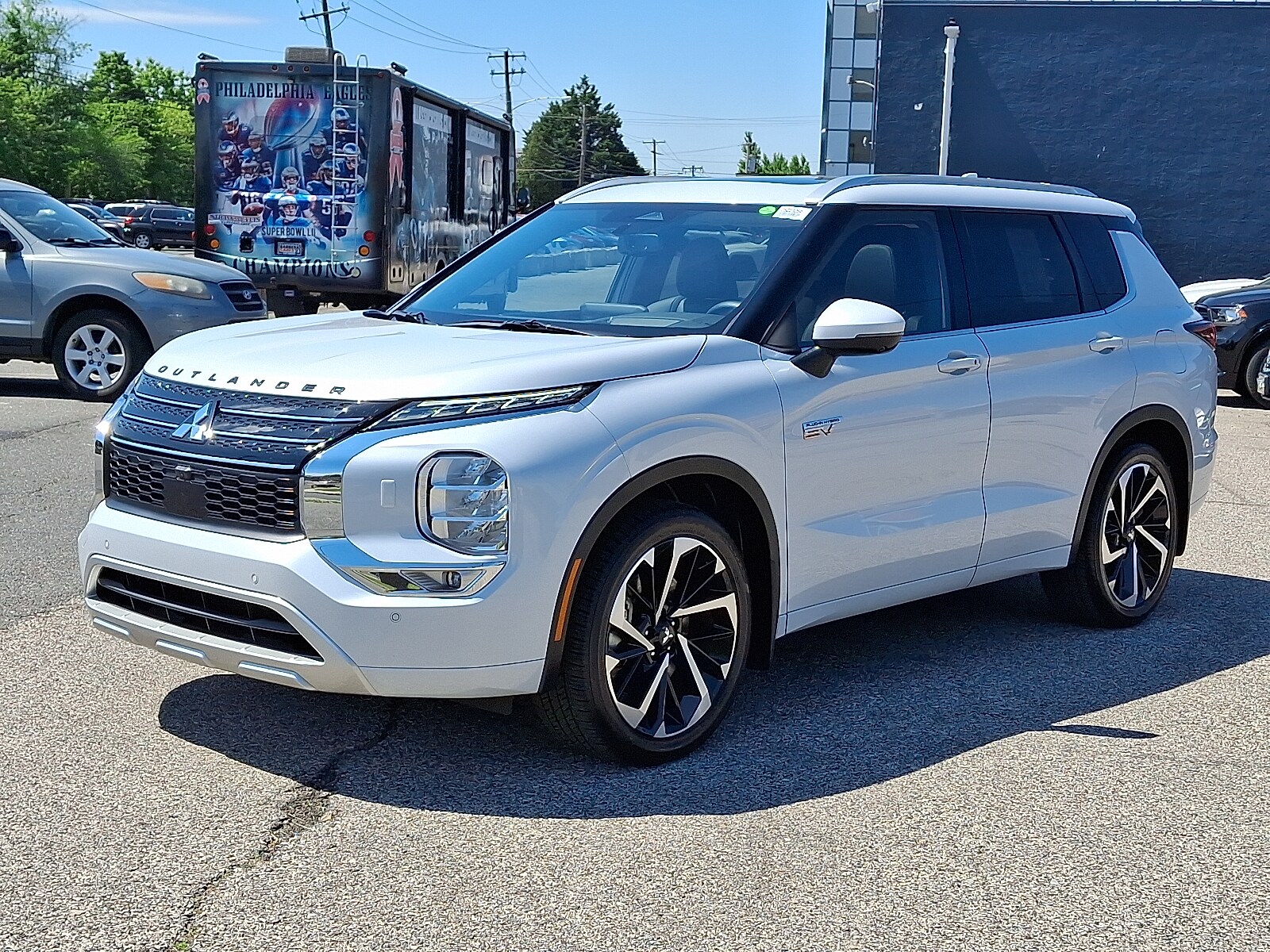 2024 Mitsubishi Outlander PHEV SEL S-AWC photo 3