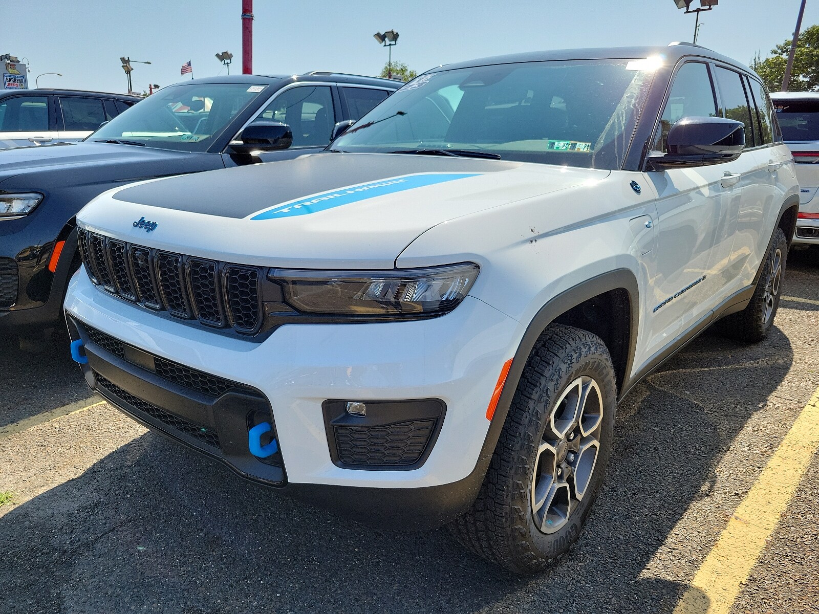 2023 Jeep Cherokee 4xe Trailhawk photo 3