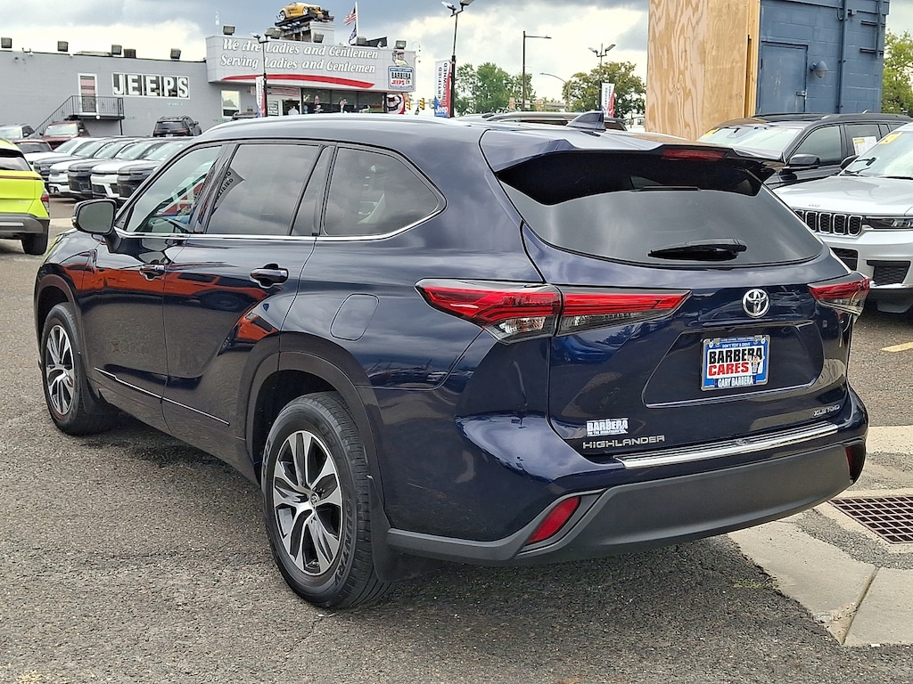 Used 2022 Toyota Highlander XLE Sport Utility