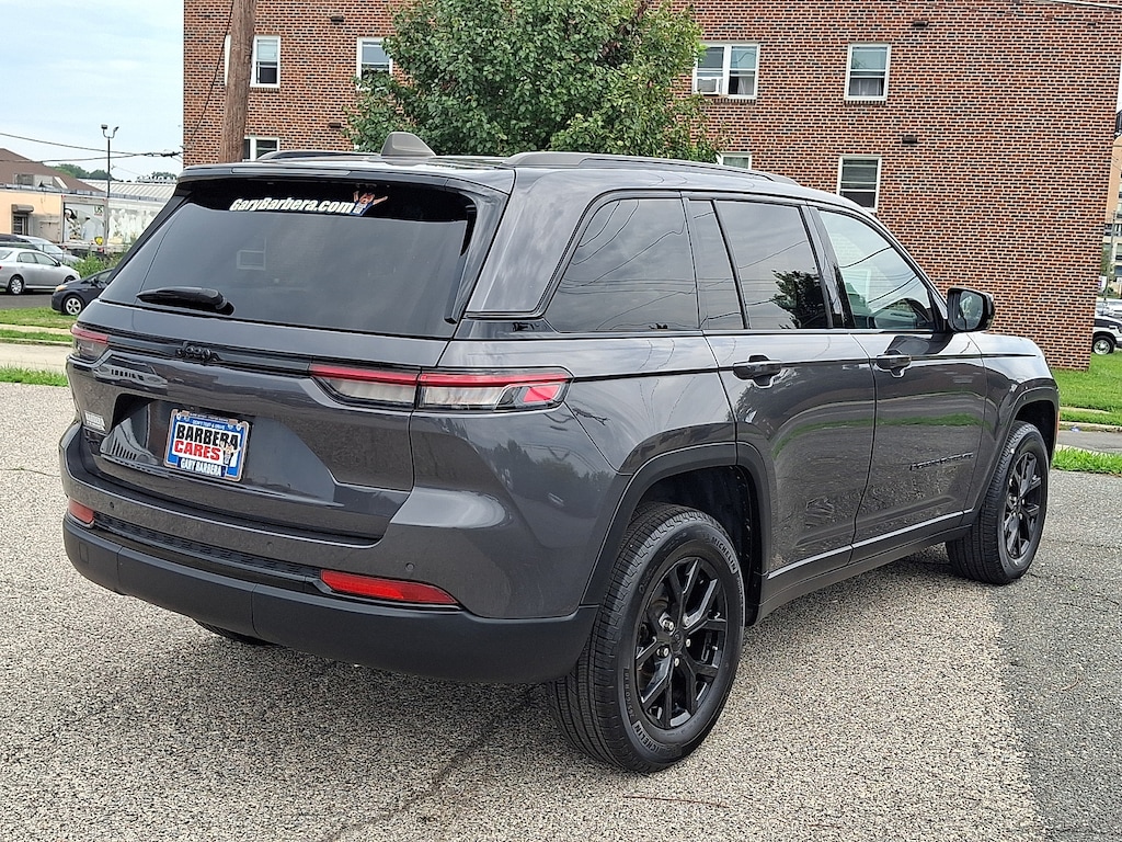 Used 2024 Jeep Grand Cherokee Altitude 4x4 Sport Utility