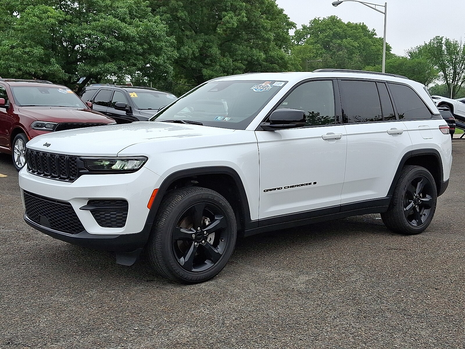 2023 Jeep Grand Cherokee Altitude photo 2