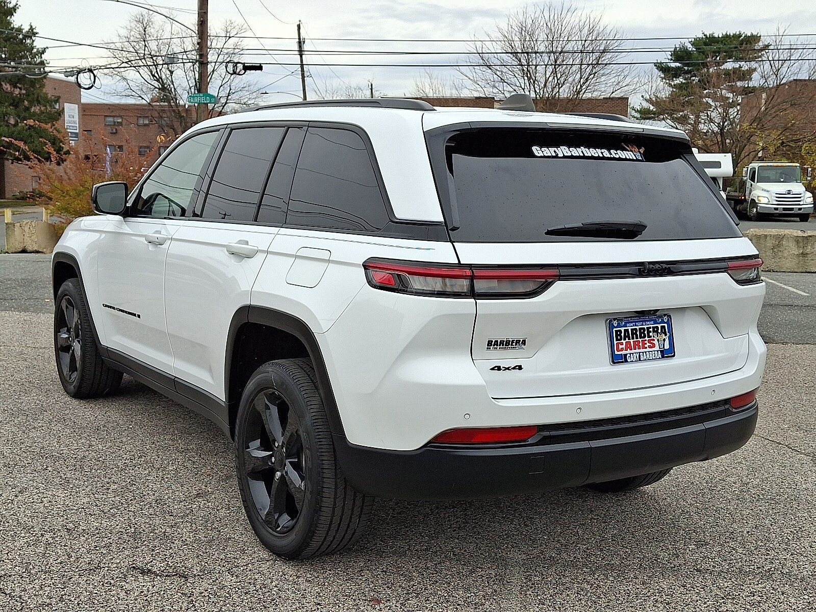 2023 Jeep Grand Cherokee Laredo Altitude photo 2