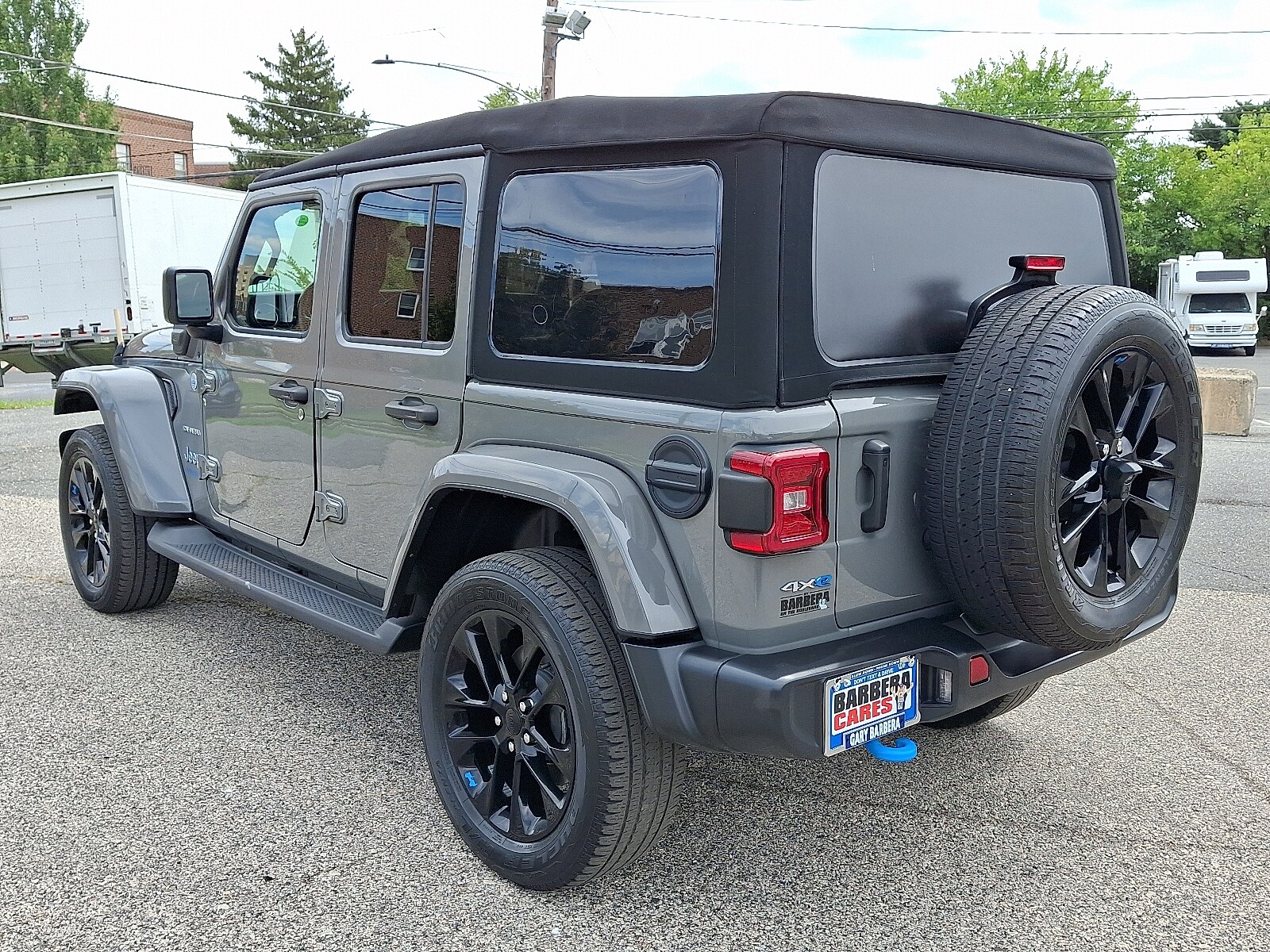 2022 Jeep Wrangler 4xe Unlimited Sahara photo 2