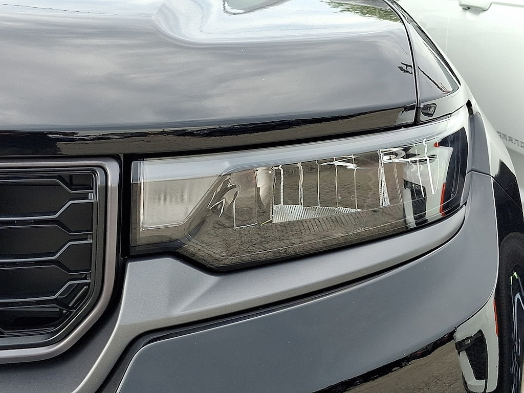 New 2027 Jeep Grand Cherokee Laredo Altitude Sport Utility