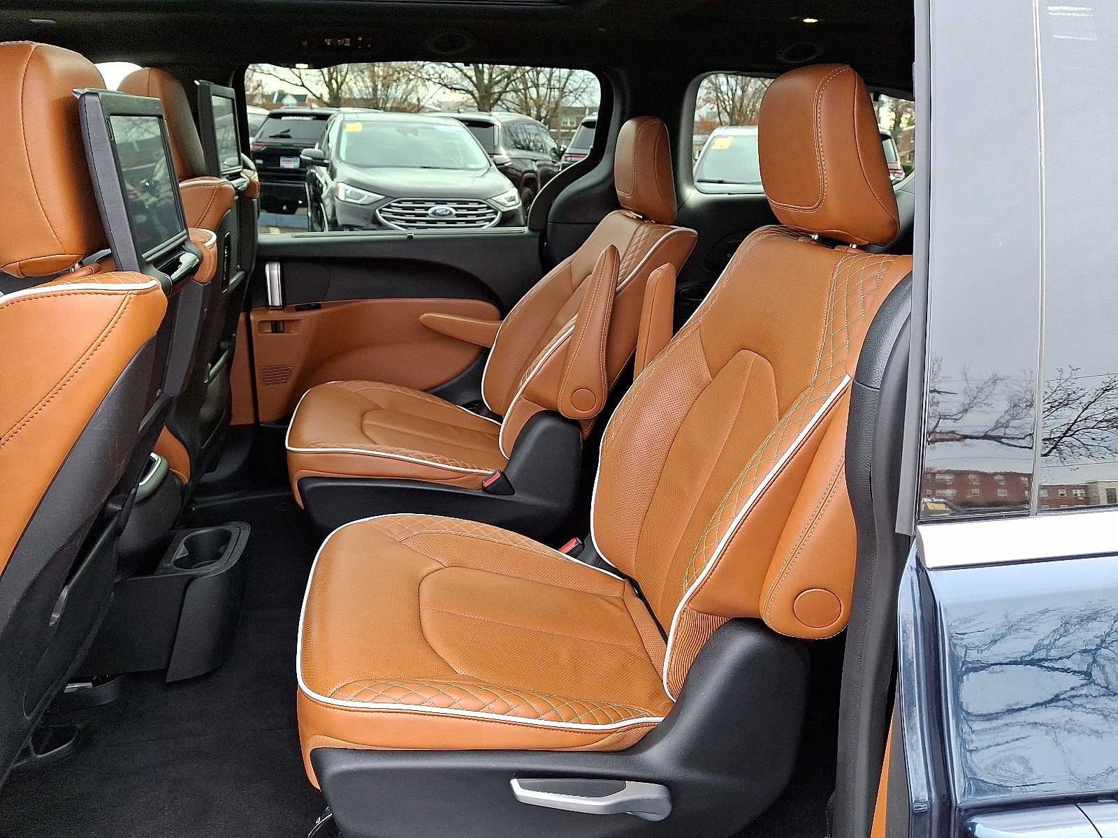 2024 Chrysler Pacifica PHEV Pinnacle - Photo 10