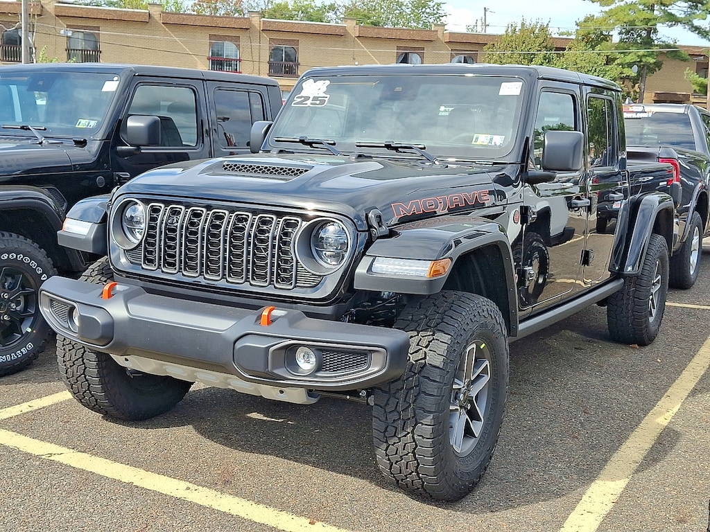New 2025 Jeep Gladiator MOJAVE 4X4 Pickup