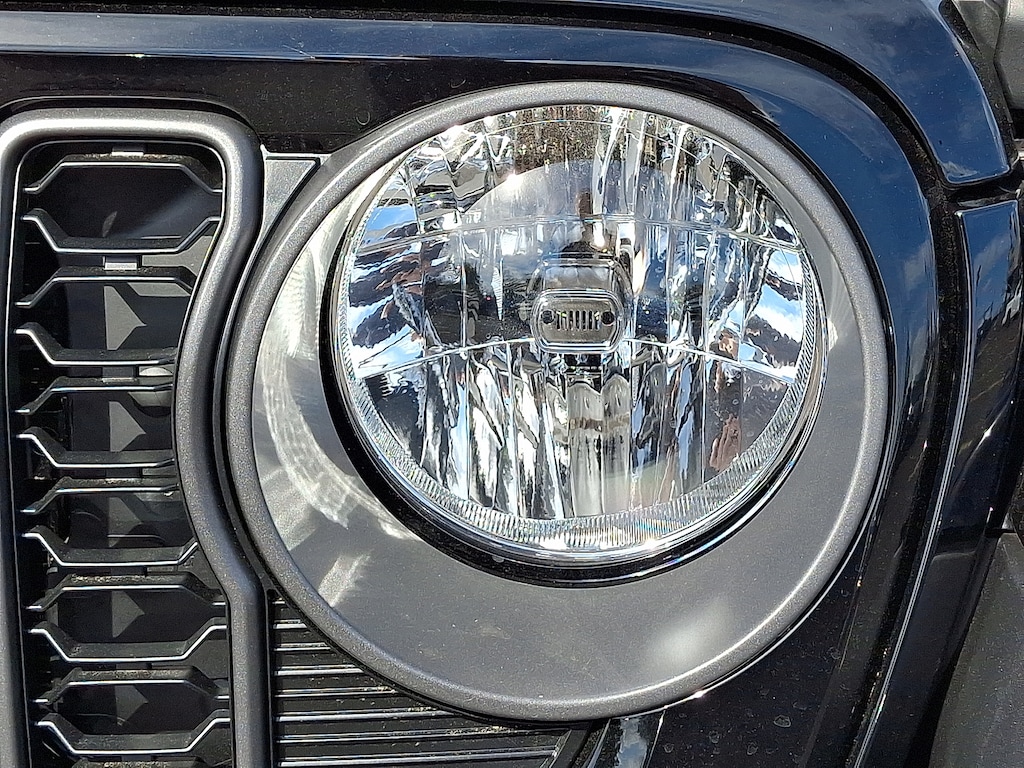 New 2025 Jeep Gladiator SPORT S 4X4 Pickup