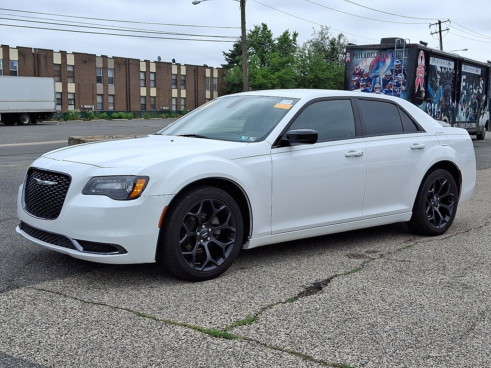 2020 Chrysler 300 Touring photo 3
