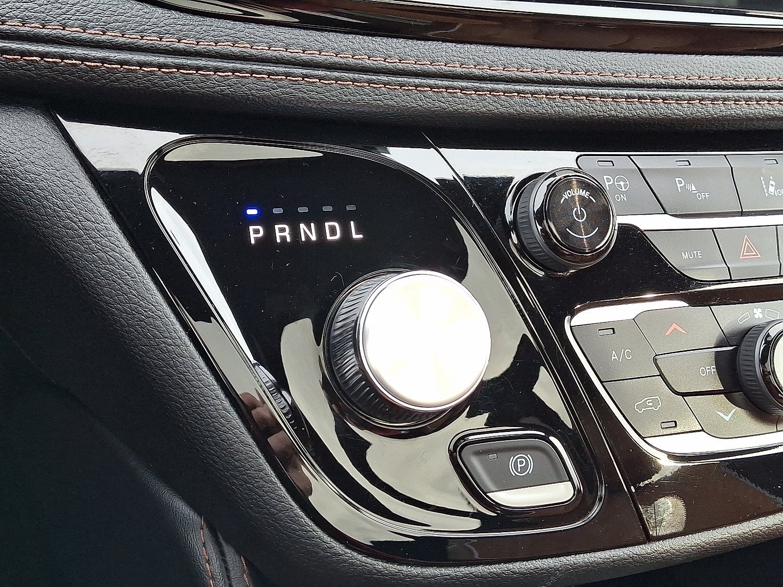 2024 Chrysler Pacifica PHEV Pinnacle - Photo 15