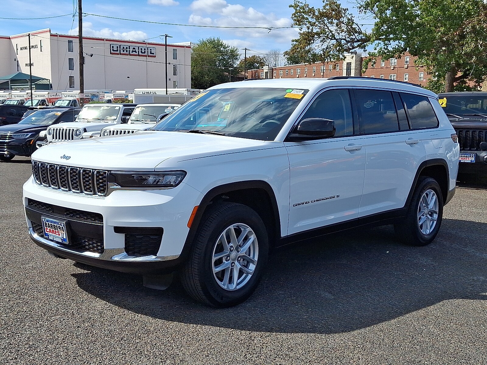 2023 Jeep Grand Cherokee Laredo photo 2