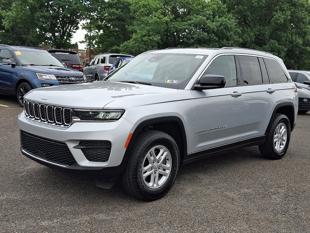 Used 2023 Jeep Grand Cherokee Laredo 4x4 Sport Utility