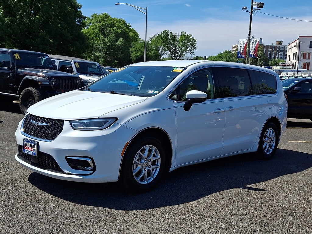 Used 2023 Chrysler Pacifica Touring L Passenger Van
