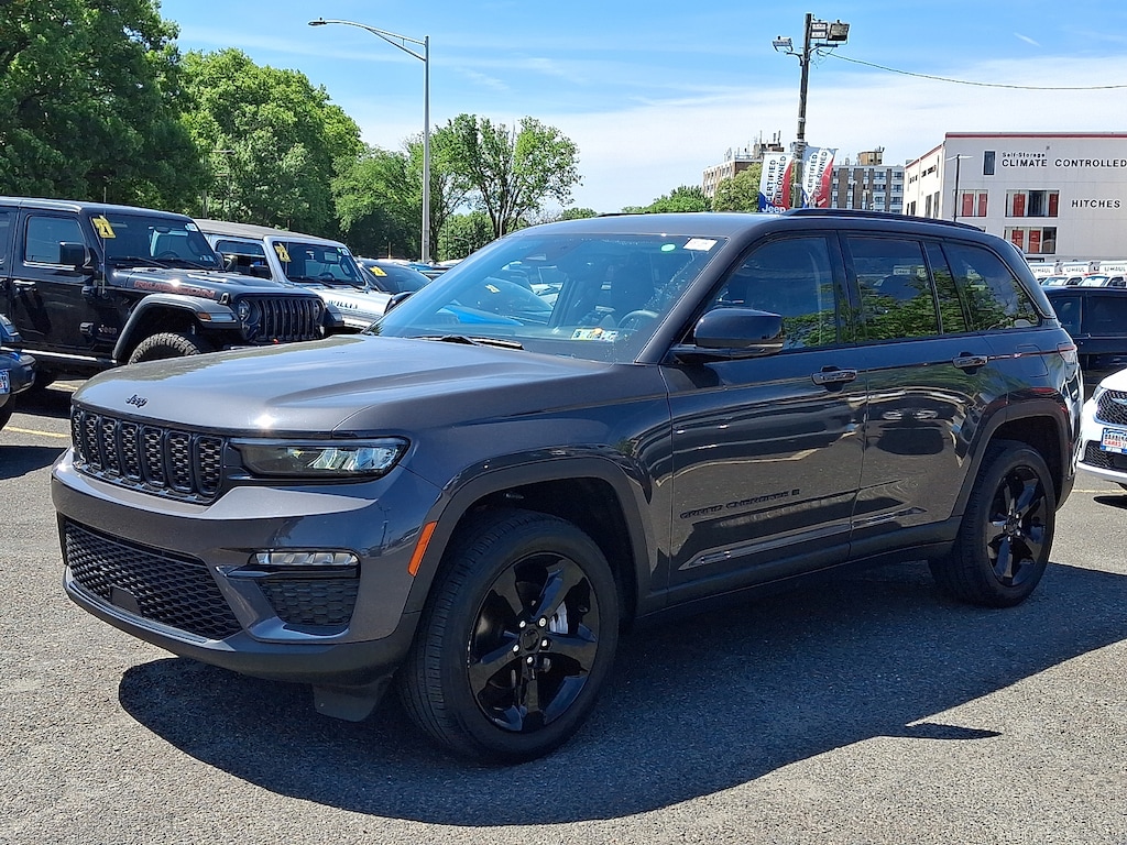 Used 2023 Jeep Grand Cherokee Limited 4x4 Sport Utility