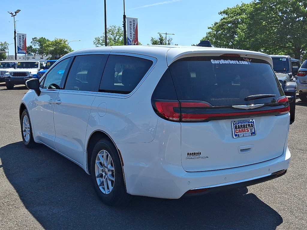 Used 2023 Chrysler Pacifica Touring L Passenger Van