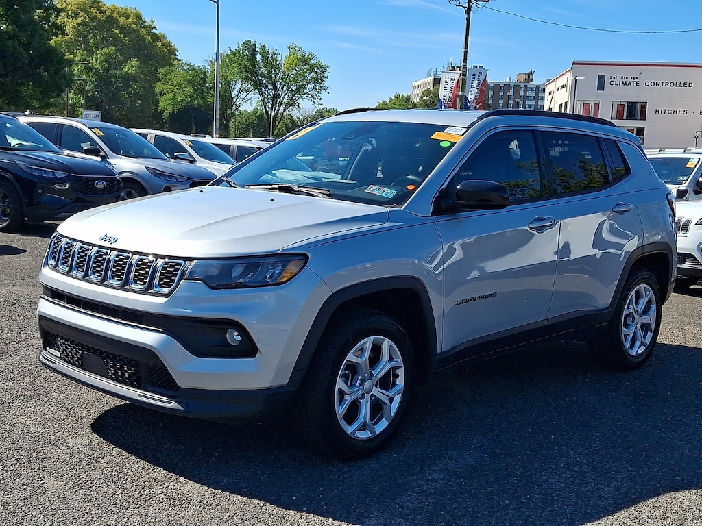 Used 2024 Jeep Compass Latitude 4x4 Sport Utility