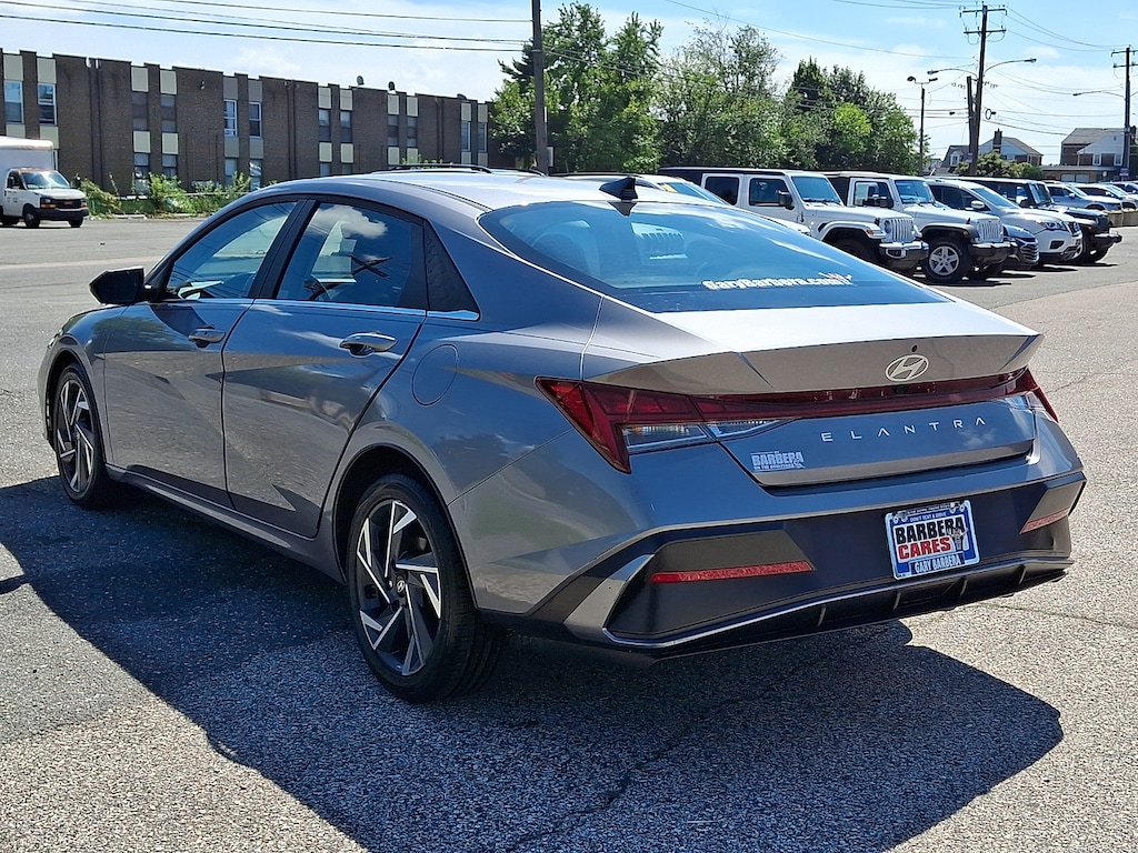 Used 2025 Hyundai Elantra SEL Convenience Sedan