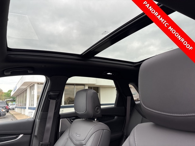Used 2021 Cadillac XT5 Premium Luxury with VIN 1GYKNDRS4MZ164417 for sale in Holland, MI