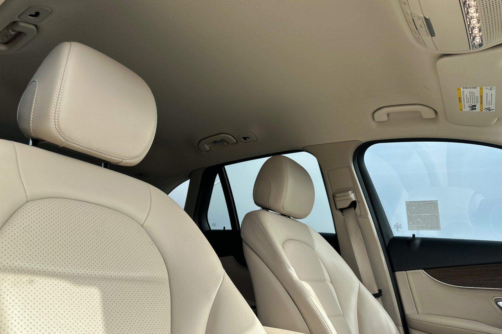 2022 Mercedes-Benz GLC GLC300 - Photo 17