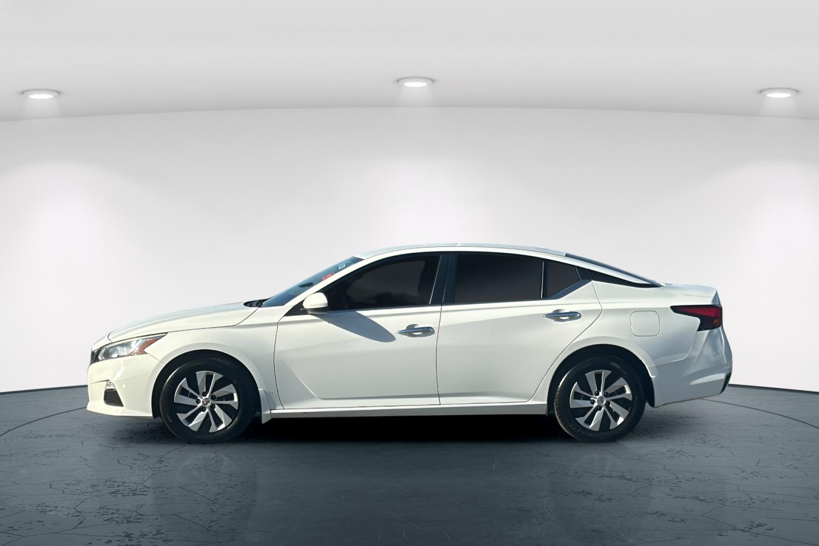 2019 Nissan Altima S photo 2