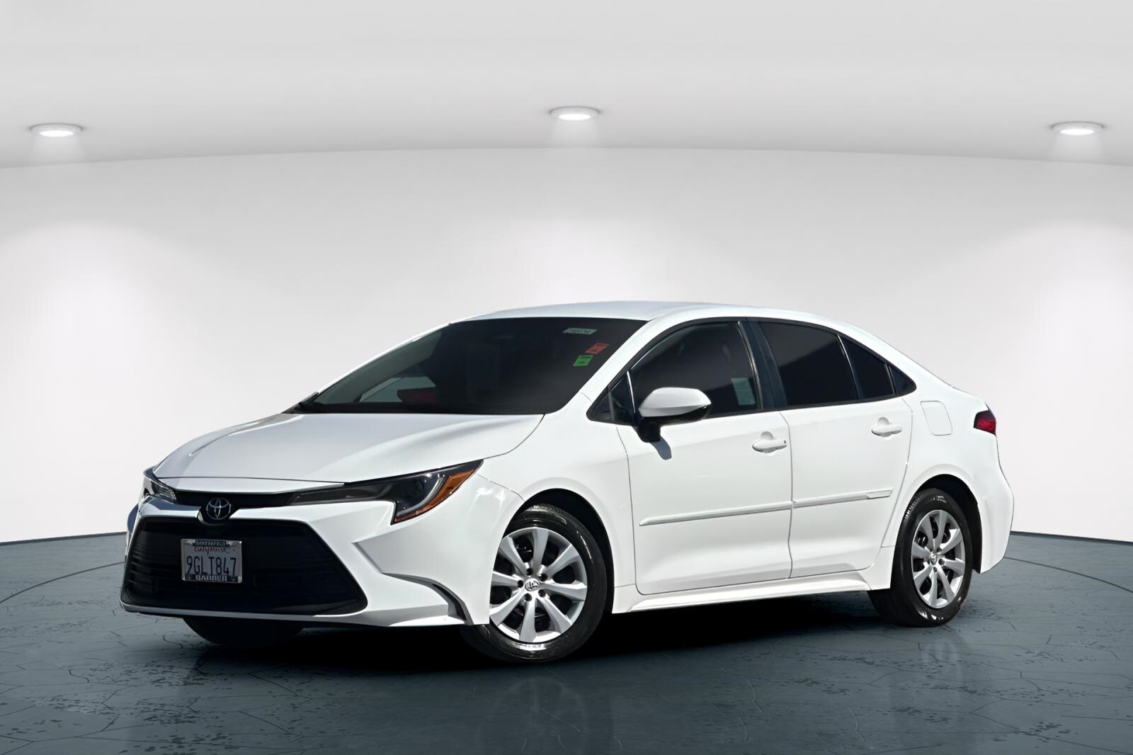 2023 Toyota Corolla LE photo 2